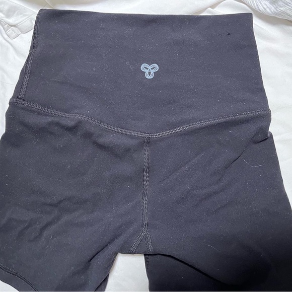 TNA 5” shorts BNWOT never worn i just bought in wrong length!! - Picture 2 of 4